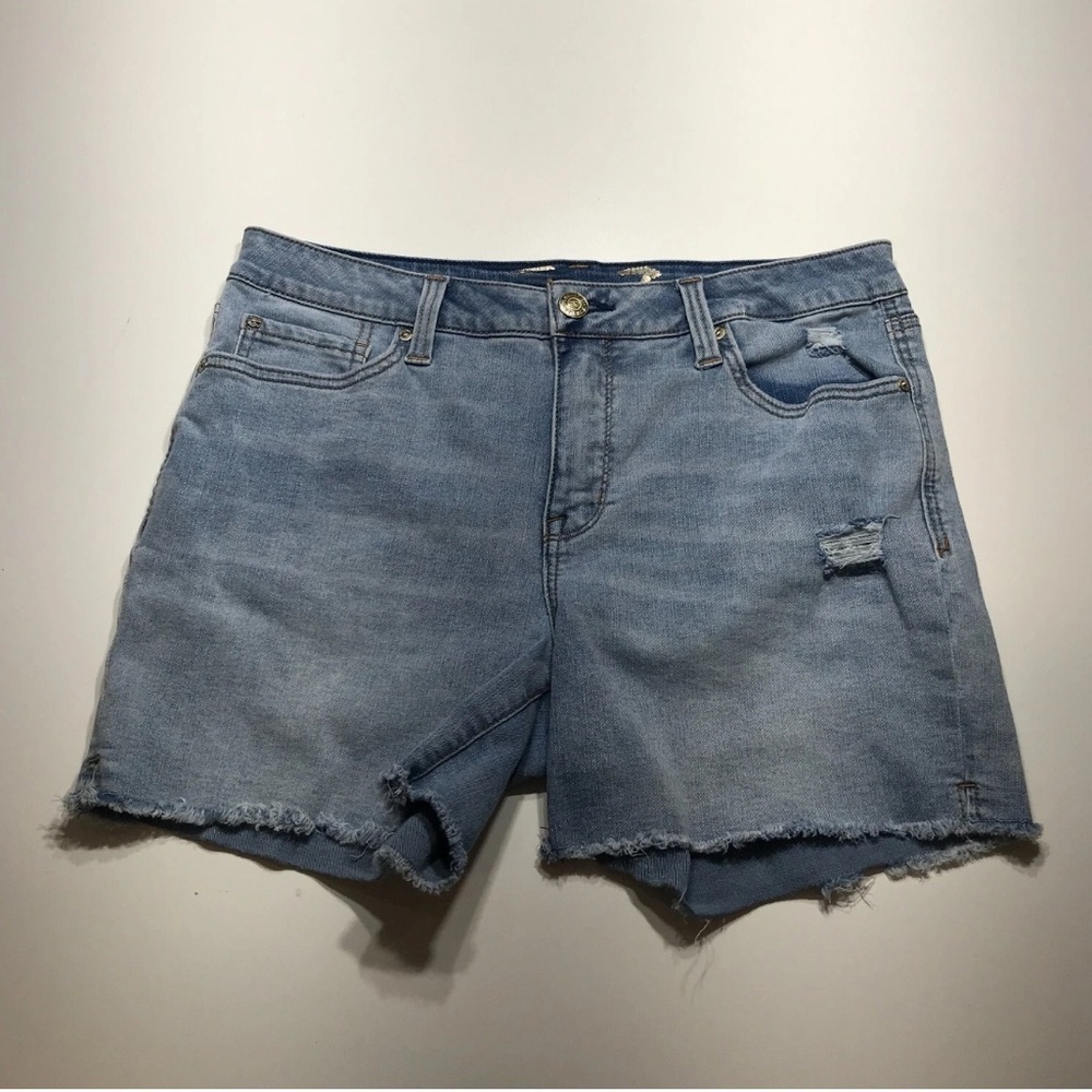 Seven7 Shorts Women Size 8
Denim High-Rise
Cut Off Distressed Midi
5 Pocket
